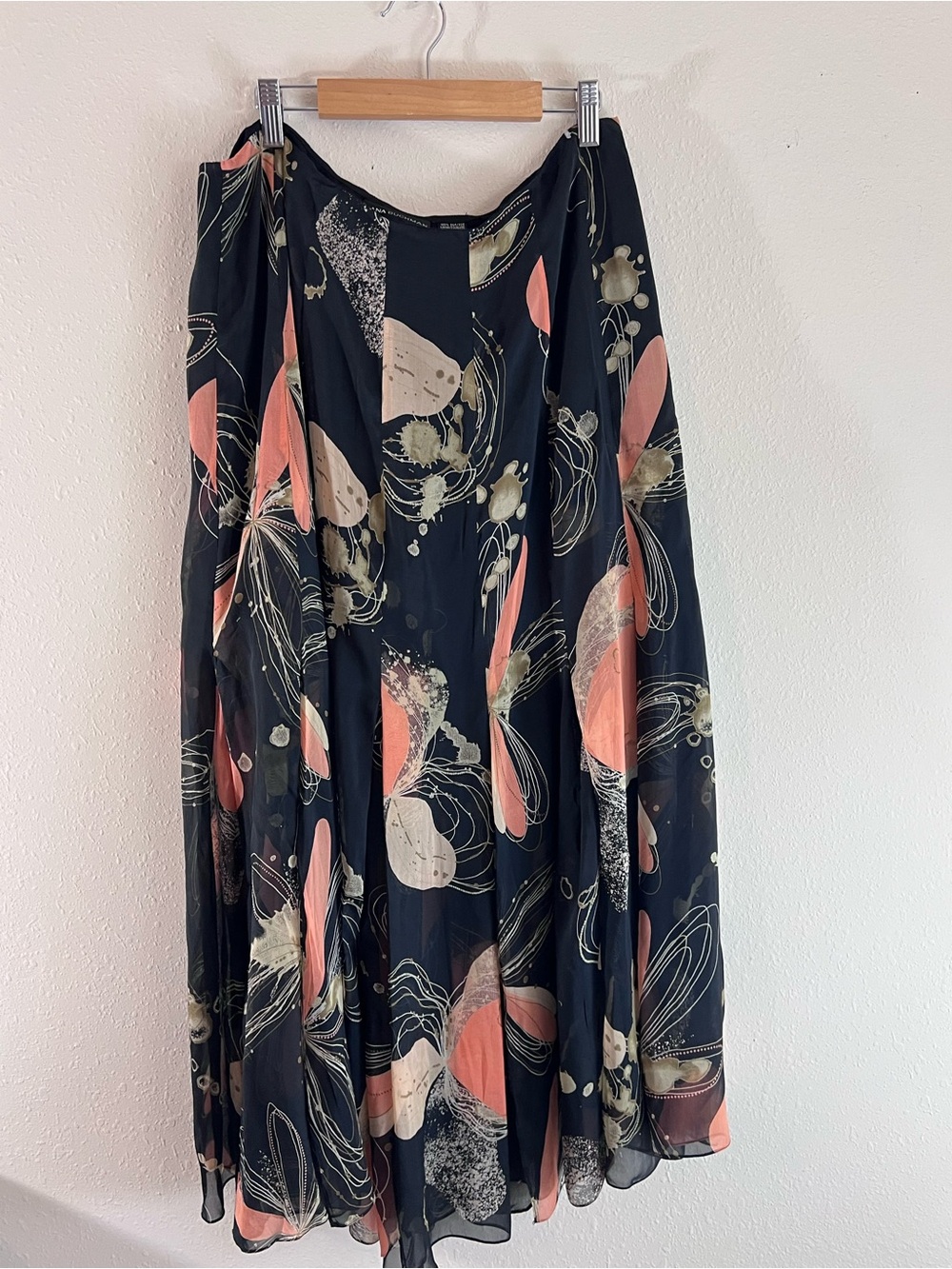 Dana Buchman Black Maxi Skirt with Coral and Cream Abstract Print